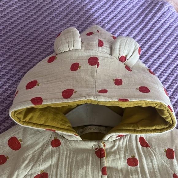 Fin and Vince Apple orchard bear suit - Picture 3 of 8